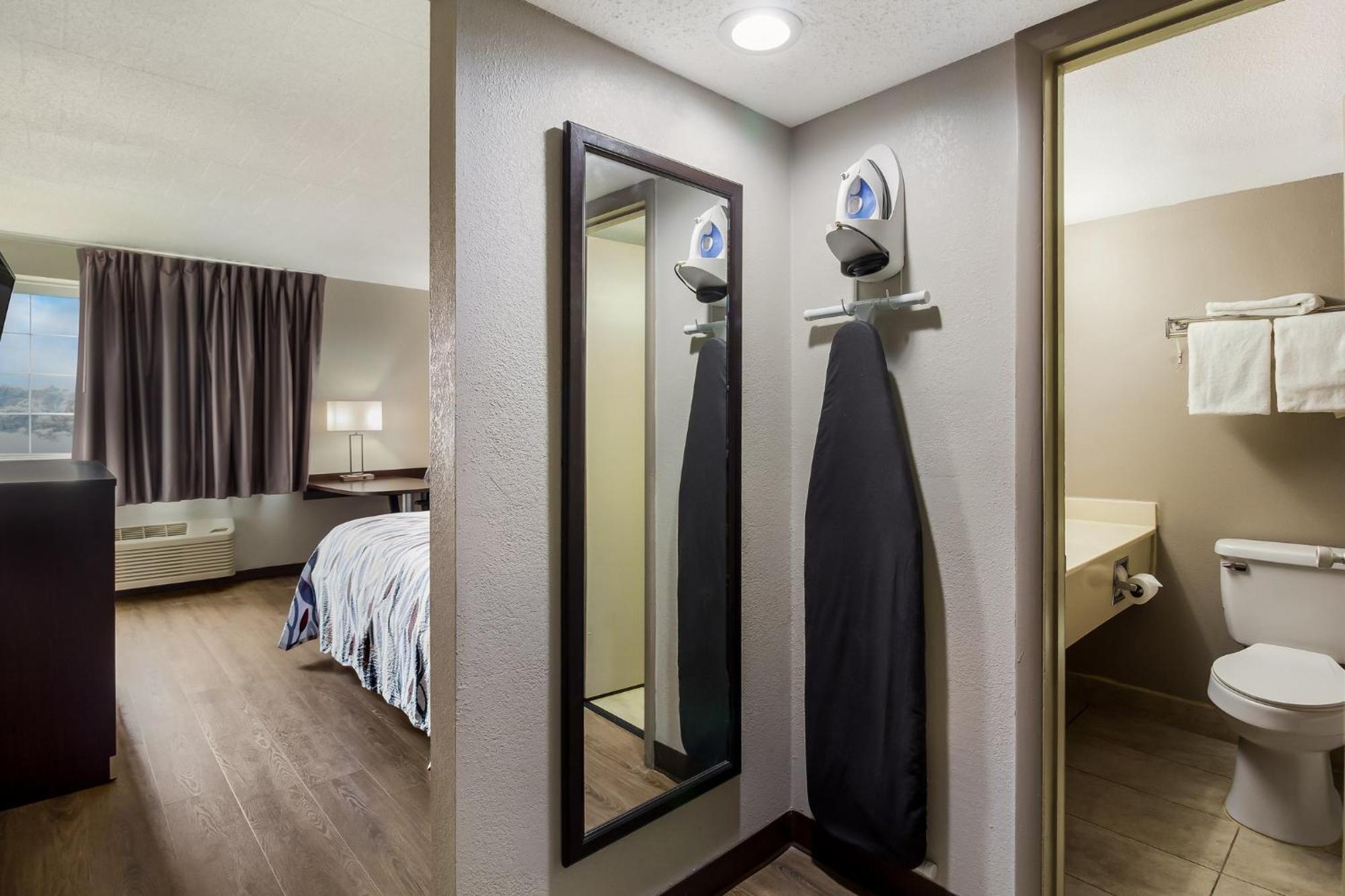 Red Roof Inn New Stanton Εξωτερικό φωτογραφία